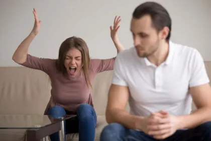 Mujer en calma después de gestionar la ira